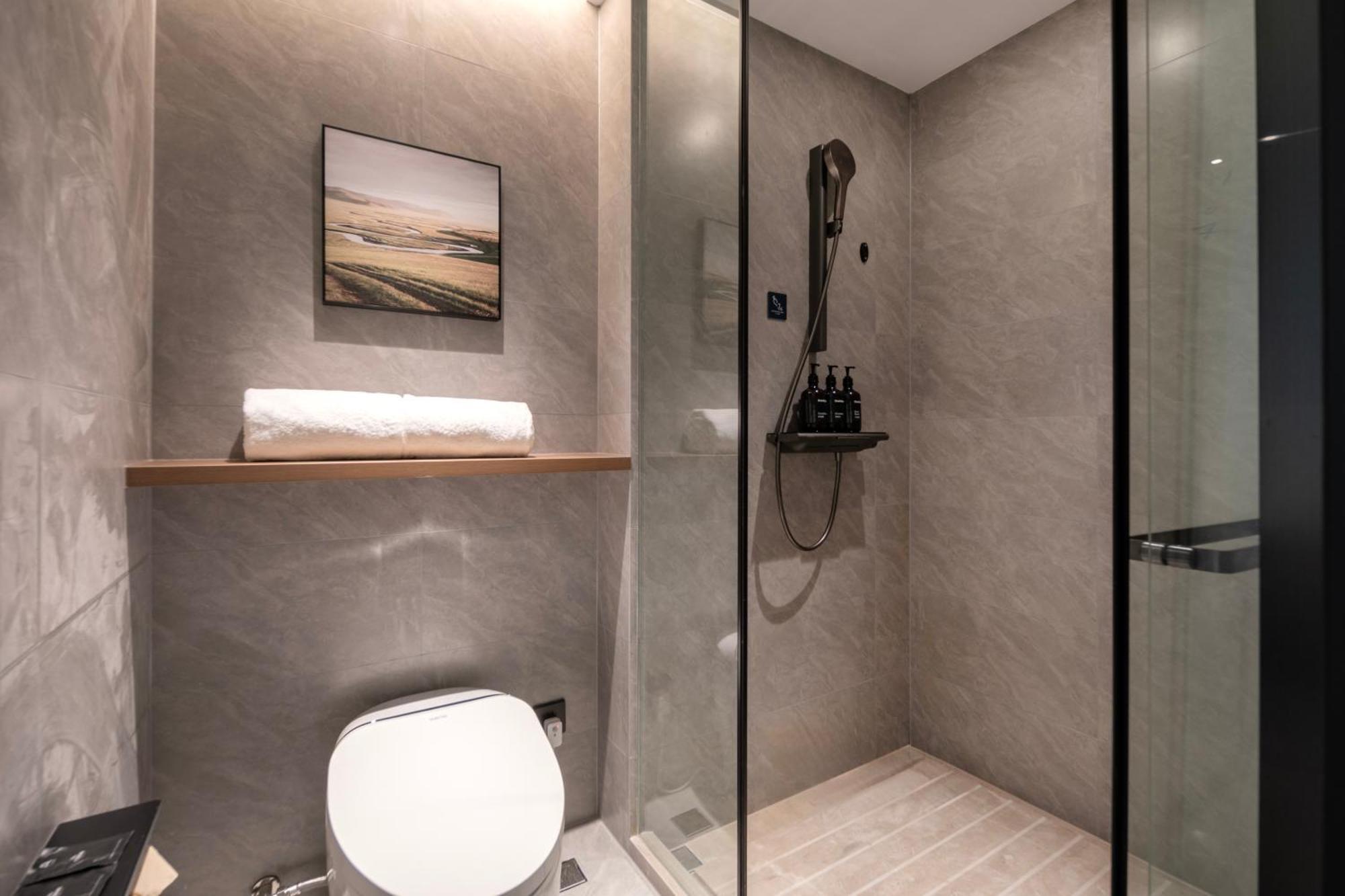 Hotel Atour Jing'an Temple West Nanjing Road 4*