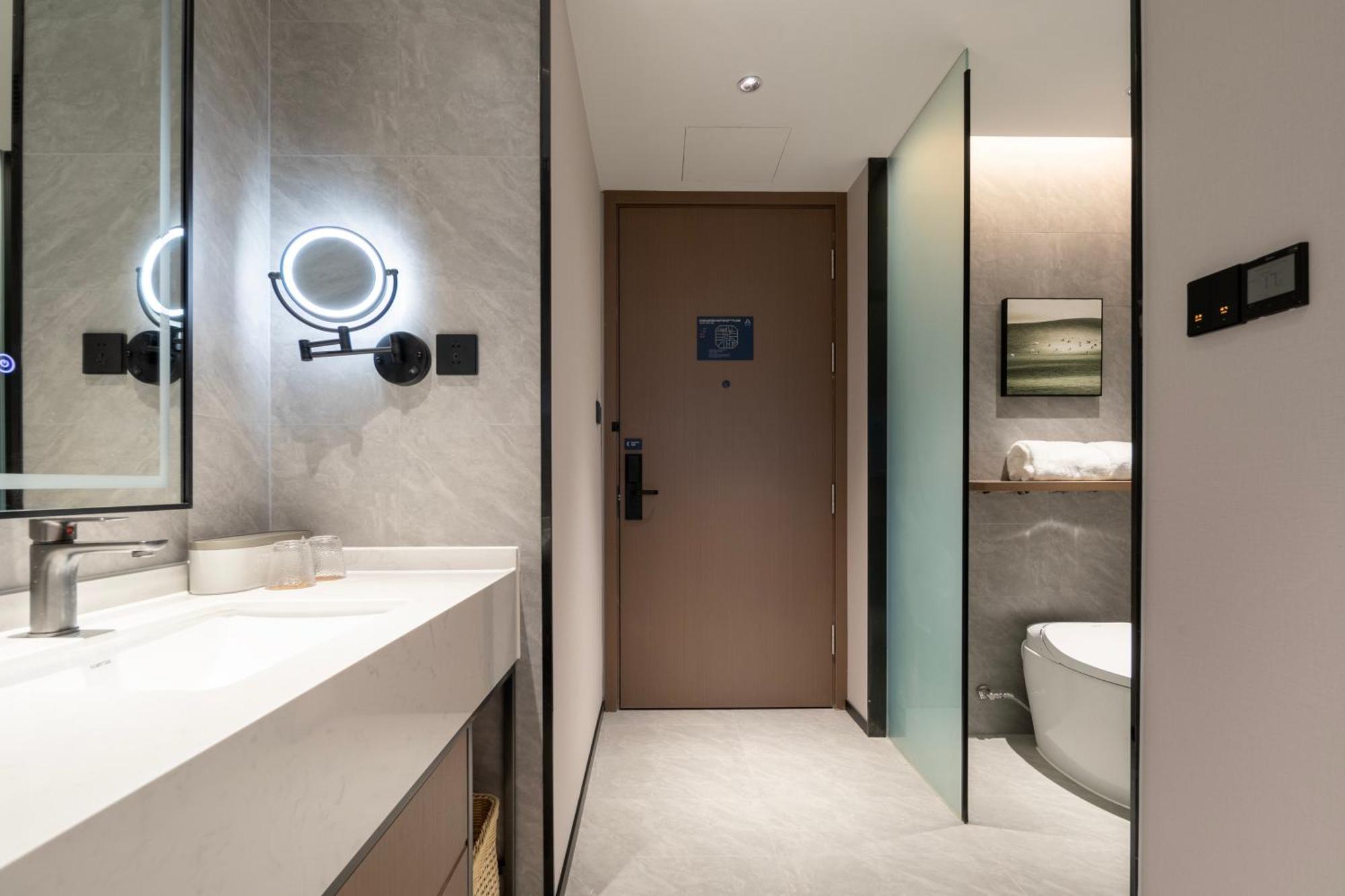 Hotel Atour Jing'an Temple West Nanjing Road 4*
